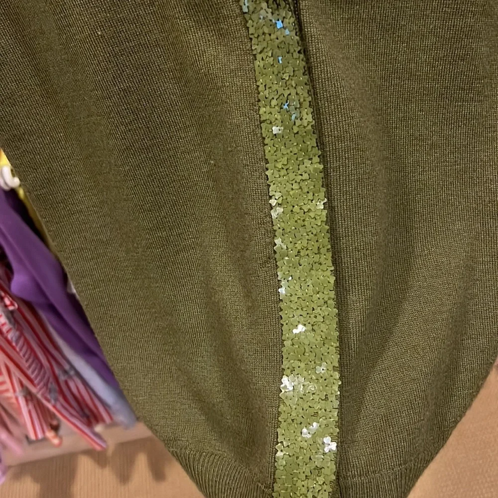 🪲 RARE J Crew Harlow shamrock sequin trim moss green cardigan M merino wool  ☘️ - Picture 5 of 9